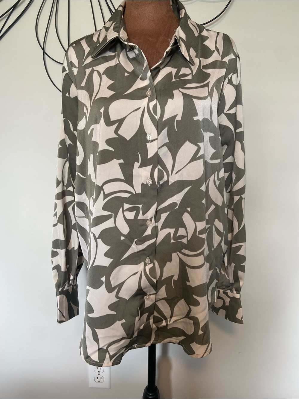 Black Tape Satin Bloom Olive Sage Green & Cream Abstract Floral Blouse NWOT Lrg